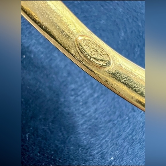 Chanel VINTAGE BRACELET 96P FRANCE - Picture 6 of 9